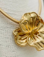 Load image into Gallery viewer, Gold Vintage Flower Choker