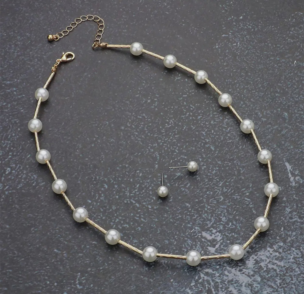 Gold Pearl Necklace