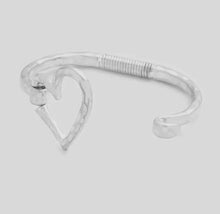 Load image into Gallery viewer, Silver Heart Bracelet