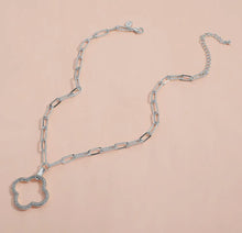 Load image into Gallery viewer, Silver Quatrefoil Pendant Necklace